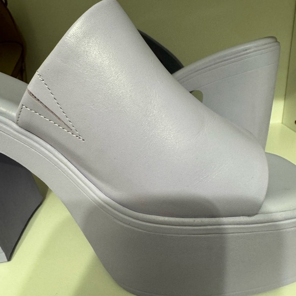 Aldo purple leather upper heel height 4.25” slip on style Block Heeled. Size 7 - Picture 7 of 8